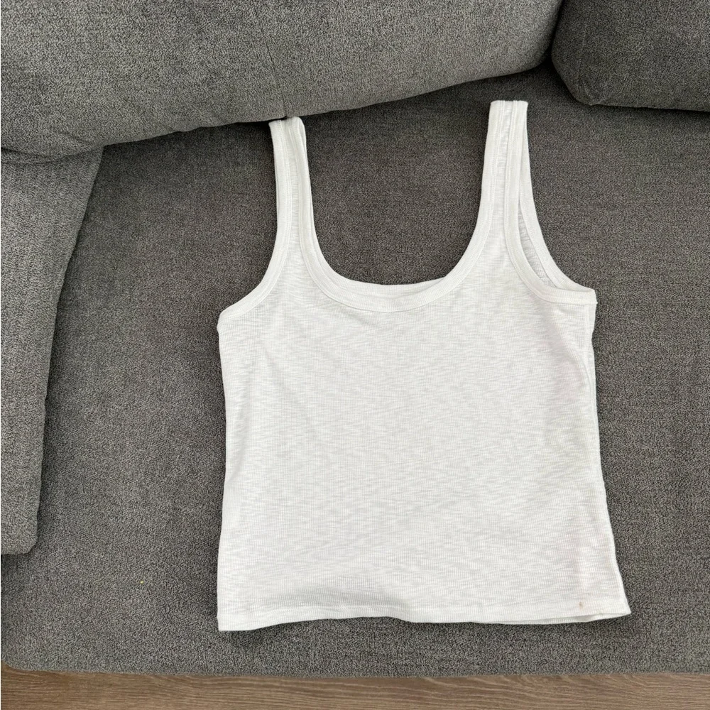 Vuori Classic White Tank Top - Picture 2 of 3